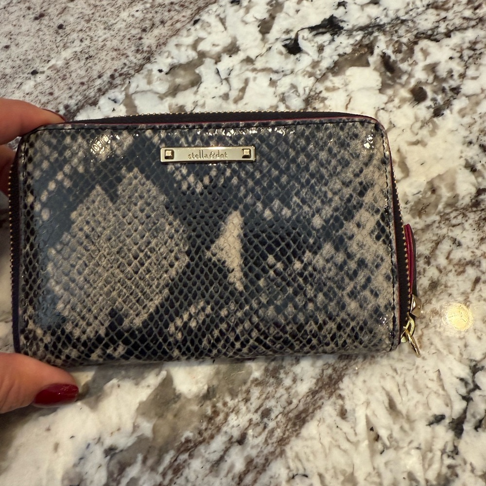 Stella & Dot Black and Gold Snakeskin Pattern Pouch